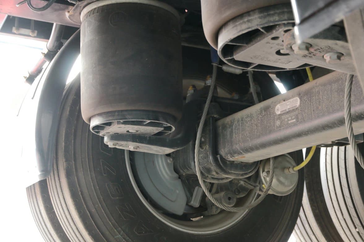 Kales curtain side trailer equipped with air suspension for smooth transport of fragile cargo.