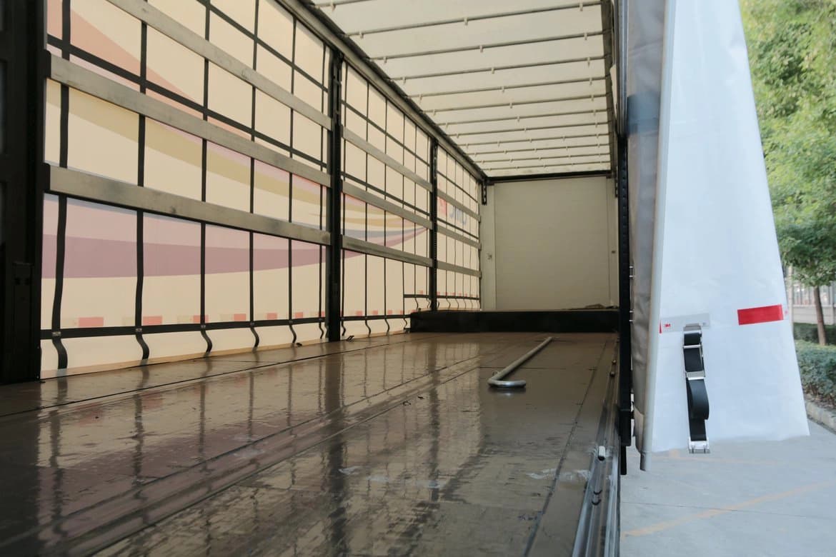 Internal view of Kales 13M Curtainsider semi-trailer featuring aluminum alloy support structure and durable cargo floor.