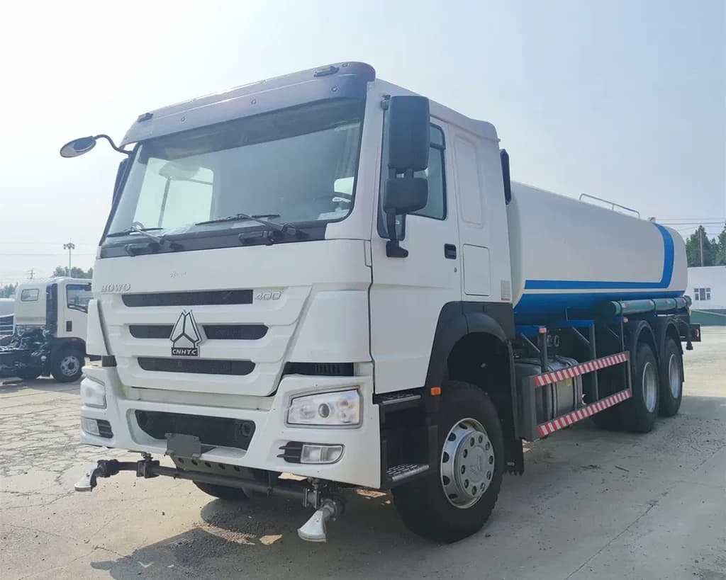 Sinotruk HOWO 20ton Sprinkler Water Spraying Truck 371HP Water Tank Truck for sale