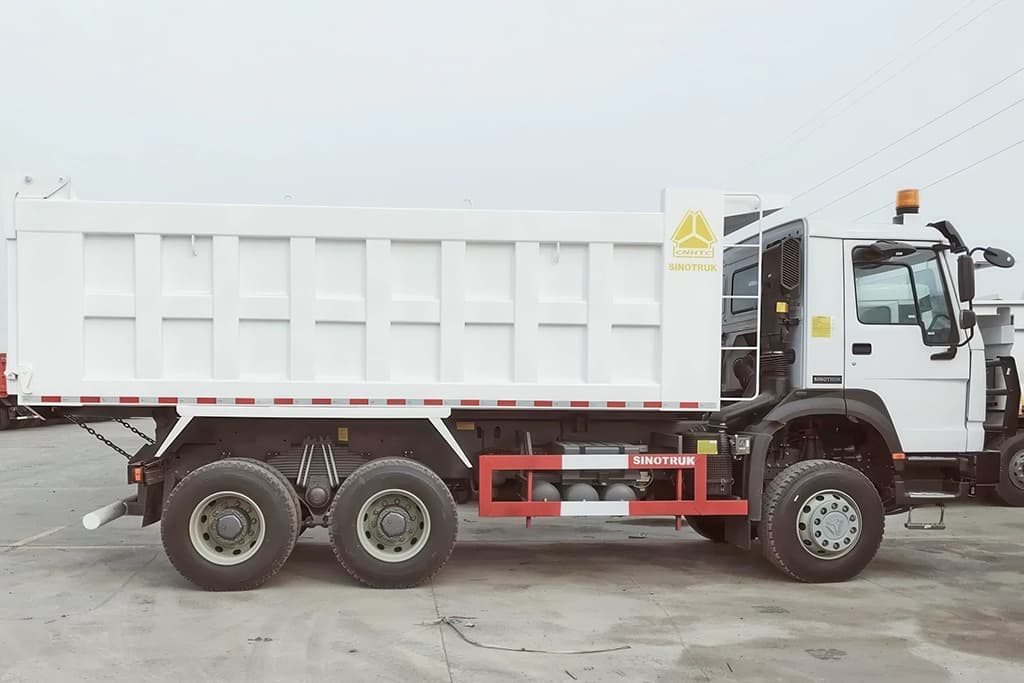 Sinotruk-HOWO-Heavy-Duty-Mining-6X6-8X8-off-Road-Rear-Dump-Tipper-Tipping-Bad-Roads-Driving-Truck for sale