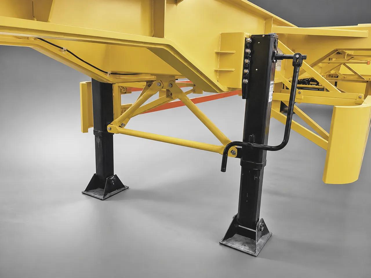 Close-up of Kales Vehicle mechanical landing gear for semi-trailers, highlighting the heavy-duty crank and internal gear structure.