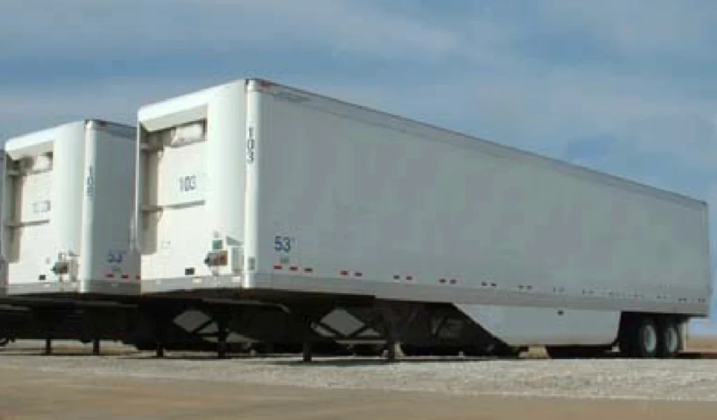 Deflector de hueco Gap Fairing instalado en semirremolque Kales