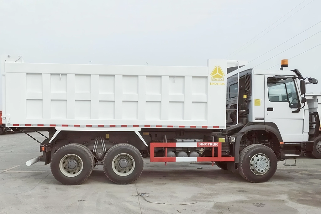 Sinotruk-HOWO-Heavy-Duty-Mining-6X6-8X8-off-Road-Rear-Dump-Tipper-Tipping-Bad-Roads-Driving-Truck for sale