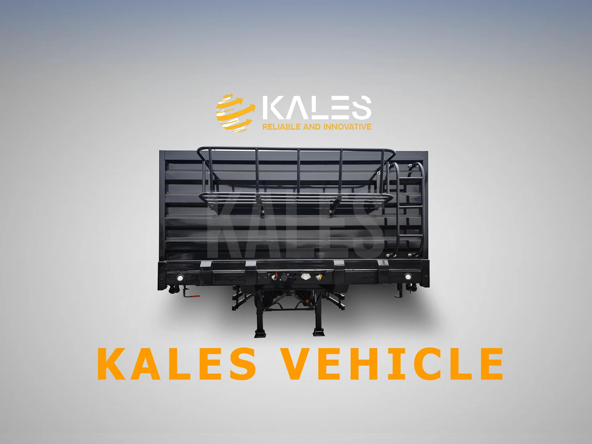 Semirremolque Plataforma con Barandas 3 Ejes Kales Versatilidad Heavy-Duty para Contenedores, Granel y Carga General 5 Remolque con barandas Kales estacionado en el patio de la fábrica