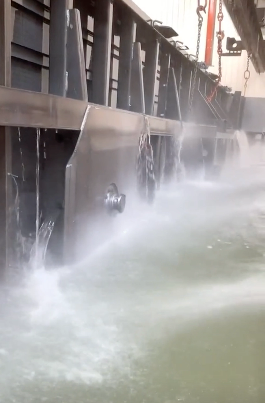 Semi-Trailer Painting Full Analysis (2025 Edition): From Manual Brushing to Powder Coating 1 Kales flatbed semi-trailer frame undergoing electrophoretic coating (e-coat) in a dip tank, ensuring full corrosion protection including inner cavities.