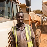 Moussa Ouédraogo, a mining transport director in Burkina Faso, endorsing the Kales 4-axle 80-ton tipper semi trailer.