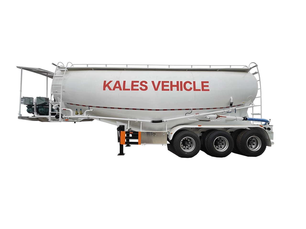 Side view of the Kales cement bulker trailer, highlighting the streamlined tank design and optimized discharge piping system for high-efficiency unloading