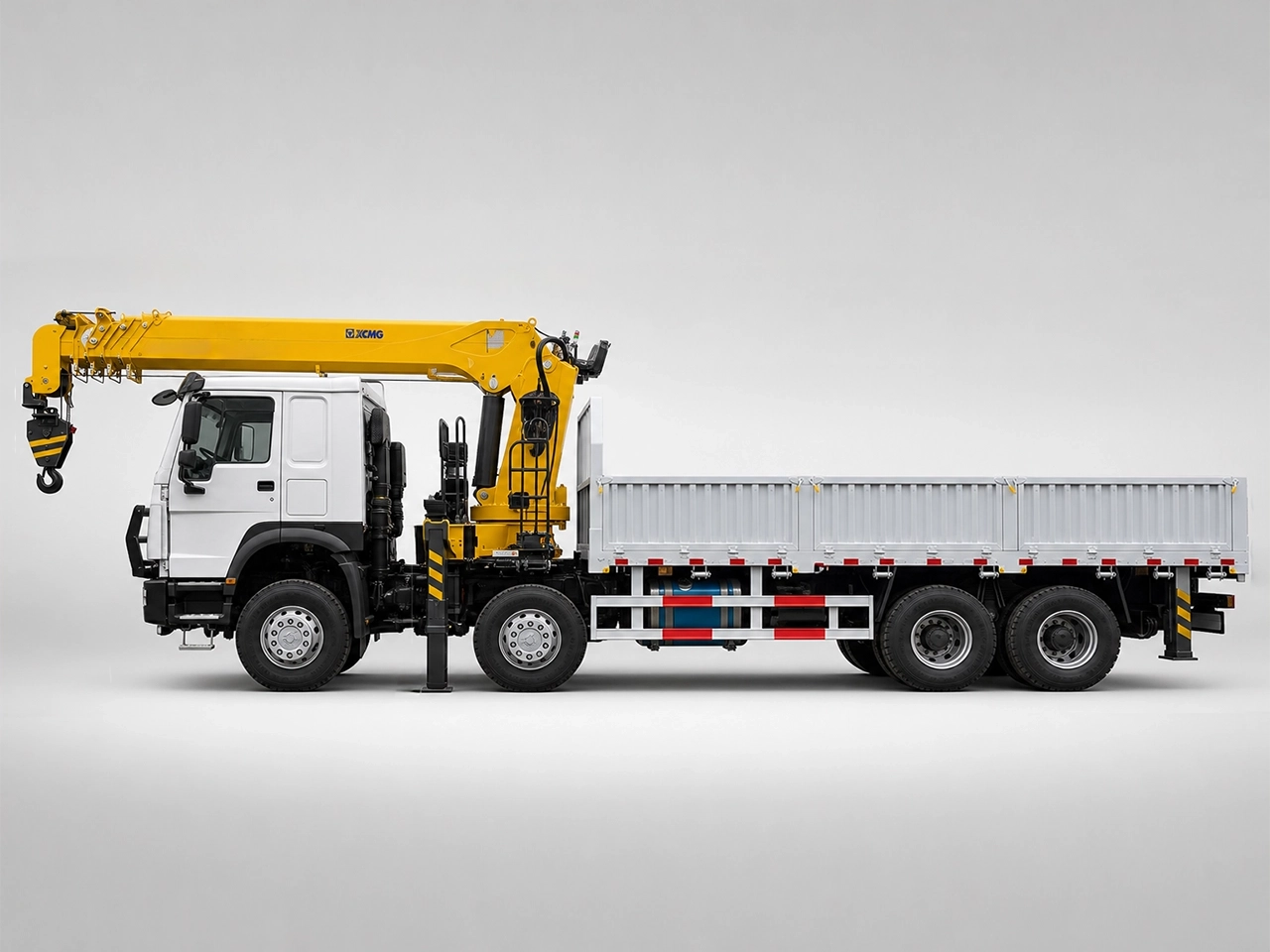 Kales Vehicle HOWO 8x4 371hp crane truck side view with 8.5m cargo body and XCMG 14 ton straight boom crane