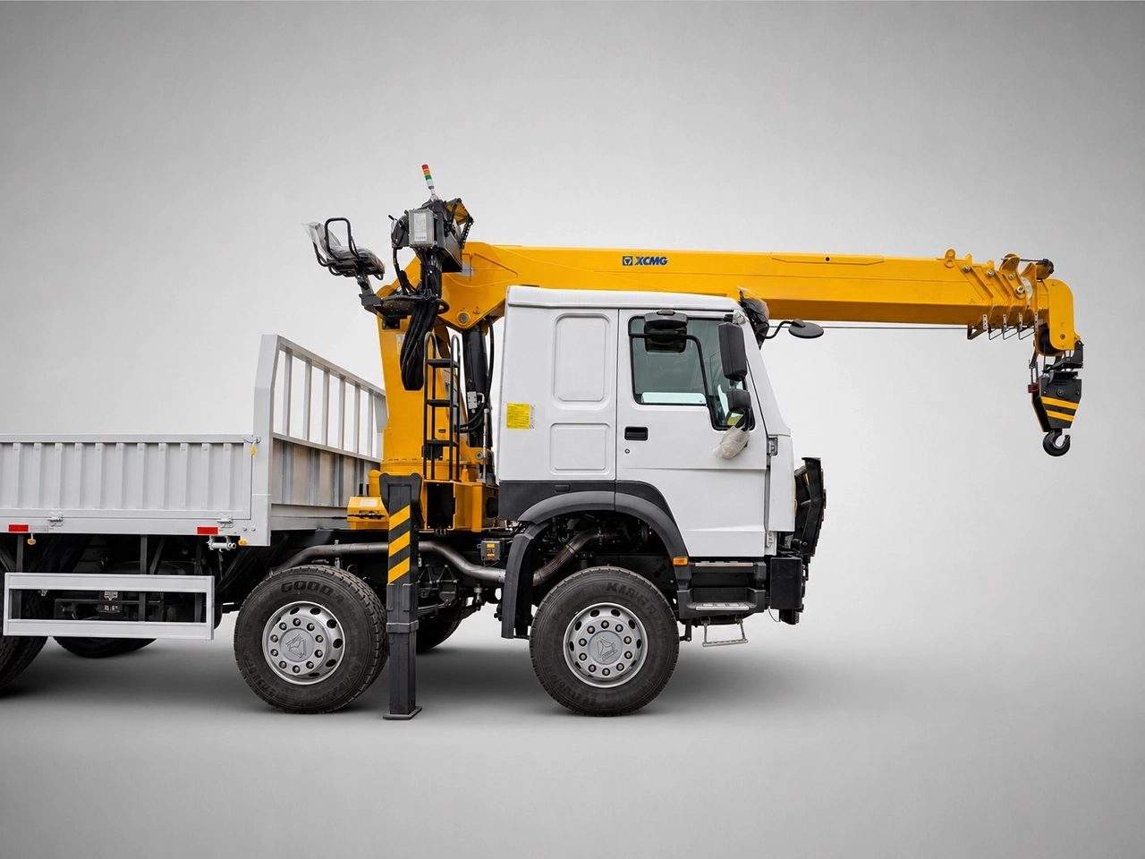 XCMG GSQS350-5 360 kN·m straight boom truck mounted crane side profile