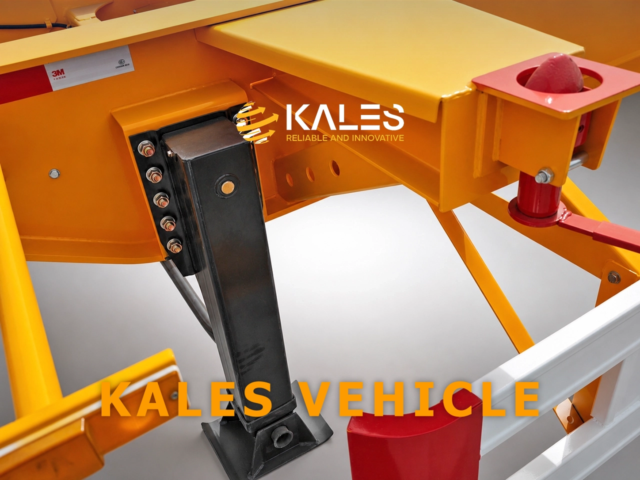 Mechanical landing support leg mounted below reinforced container chassis frame